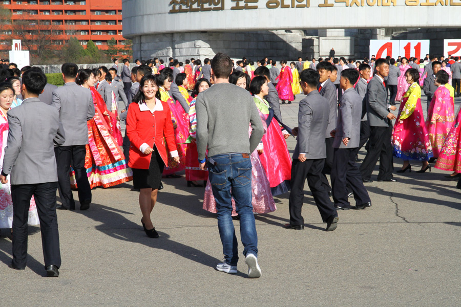Massentanztraining - Bil 3 - Mangyongdae Prize Pyongyang Marathon 